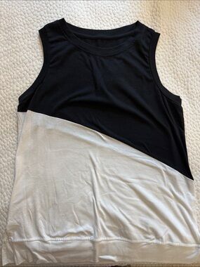 Sleeveless Black and White Colorblock Tank Top | size small